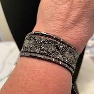 Paparazzi Exclusive Silver and Hematite design on urban snap bracelet